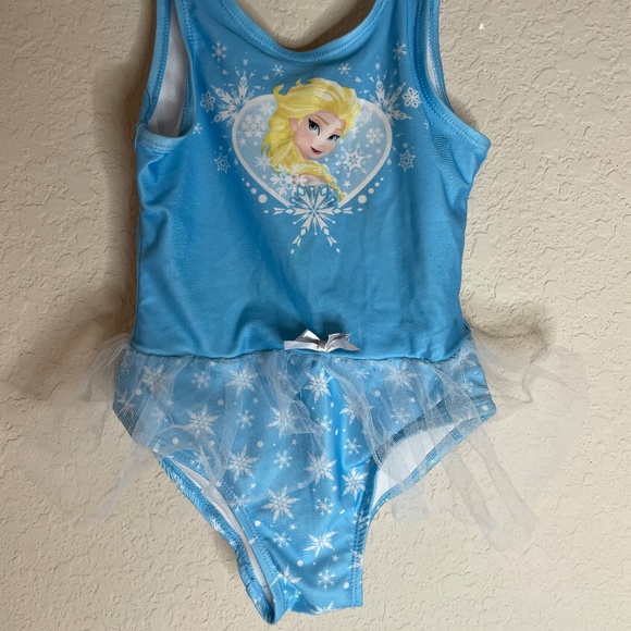 Girls Disney’s Elsa swimsuit. Size 4T - Picture 1 of 5